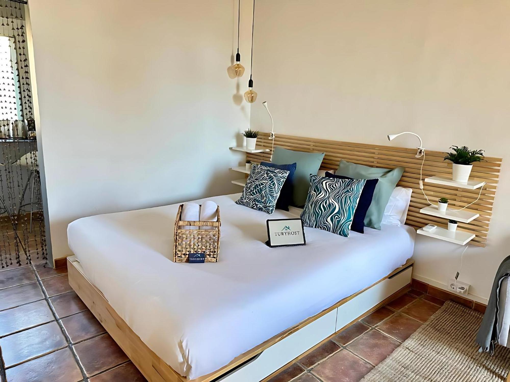 Taulat Loft L Poblenou Beach L Self Check In L Terrace Penthouse Барселона Екстериор снимка